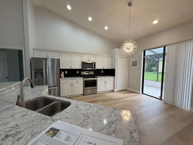 Building Photo - 6240 Fairskies Dr