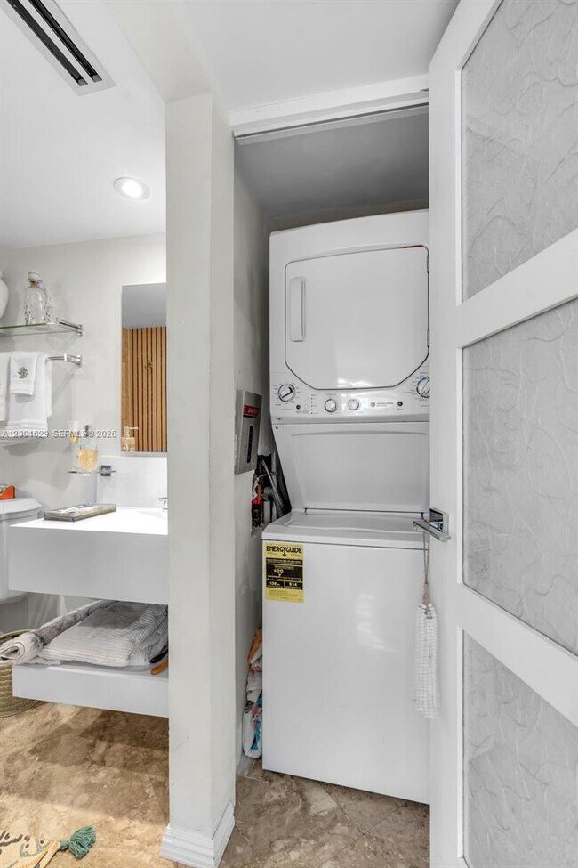 Building Photo - 55 Ocean Ln Dr