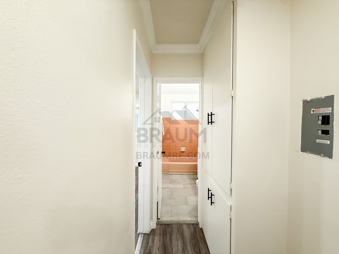 Building Photo - 5917 Laurel Canyon Blvd