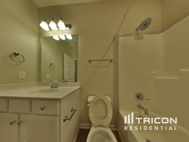 Building Photo - 1007 Cyril Dr