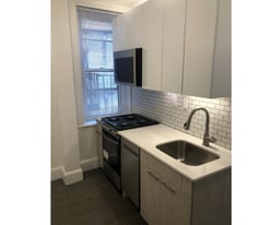 Building Photo - 191 Park Dr