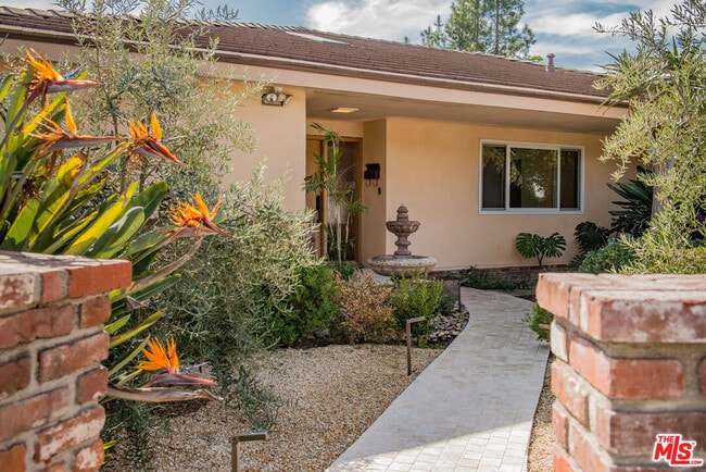 Building Photo - 13104 Magnolia Blvd