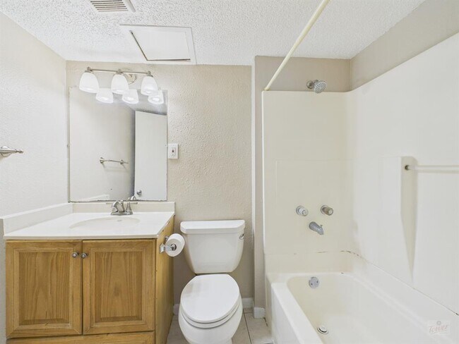 Building Photo - 2408 Longview St