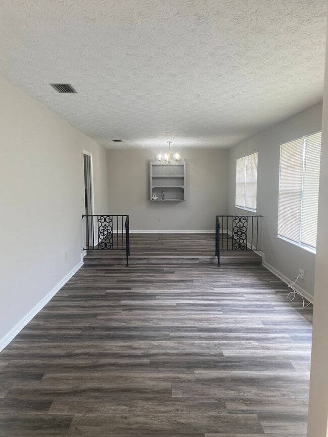 Building Photo - Residential