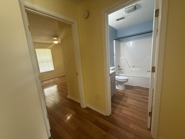 Building Photo - 535 N Forest Dr