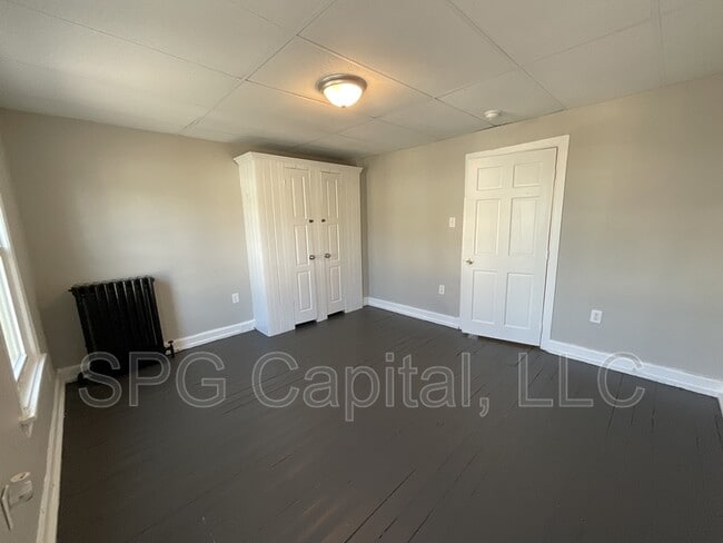 Building Photo - 625 Vander Ave