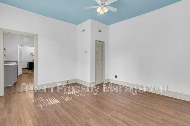 Building Photo - 299 Coming St