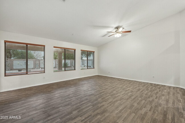 Building Photo - 5307 W Morten Ave