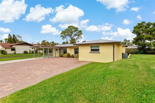 Building Photo - 1675 Blakemore Ln