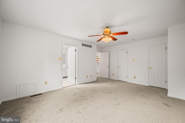 Building Photo - 267 Fox Run