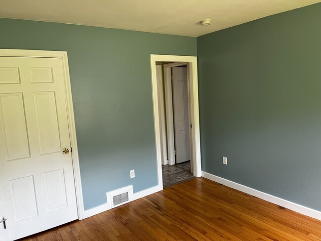 Building Photo - 35 Hastings Ave