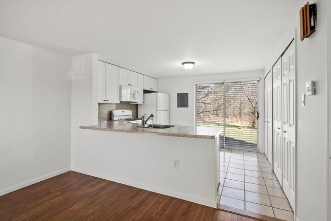 Building Photo - 430 Normandie Ln