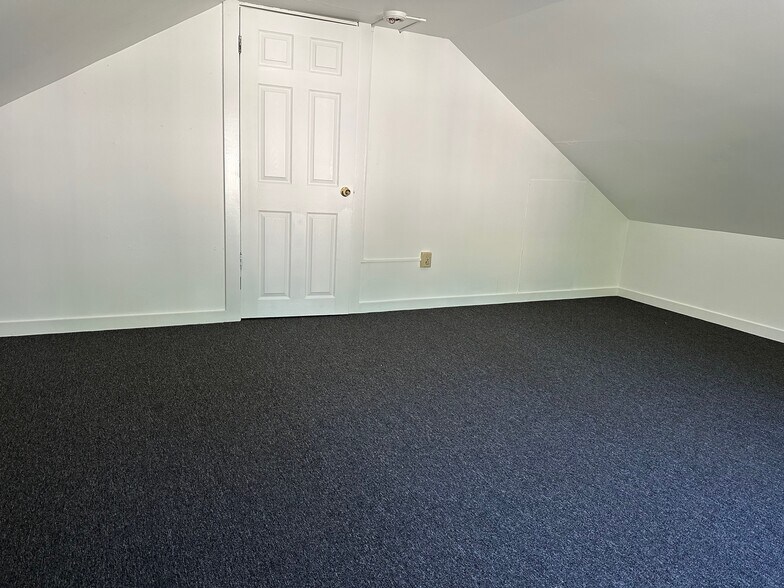 Building Photo - 287 S Winooski Ave