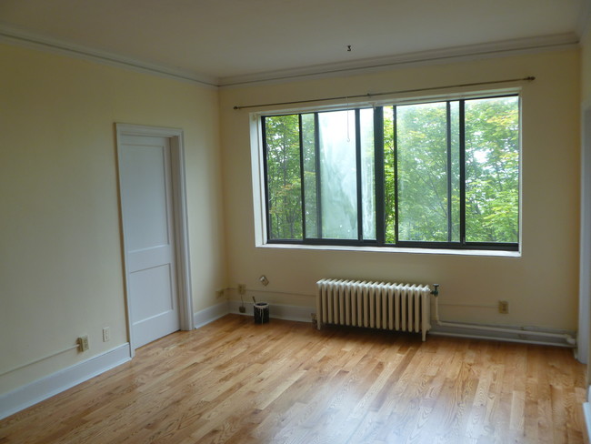Building Photo - The Ambassador
