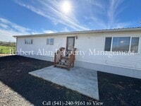 Building Photo - 4008 NE Riverside Ave