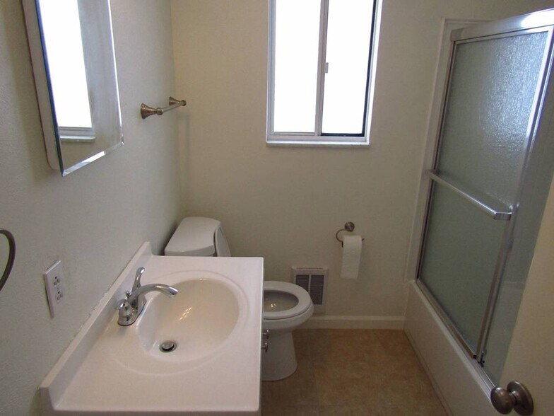 Building Photo - 1254 Argonne Dr