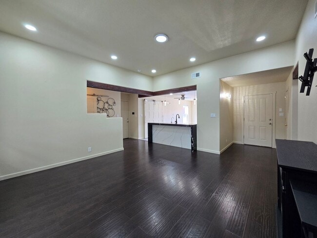 Building Photo - 7250 Via Verde