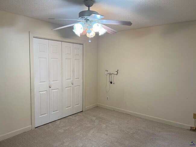 Building Photo - 115 Wedgewood Ct