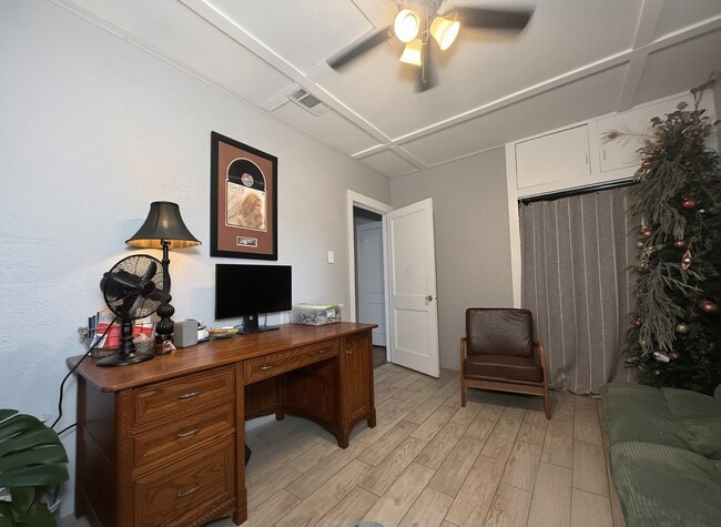 Building Photo - 504 W Gandy St