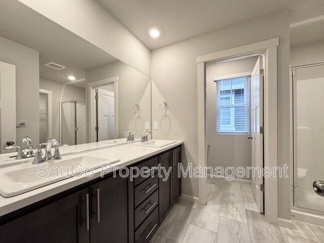 Building Photo - 8309 SE Crescent Dr