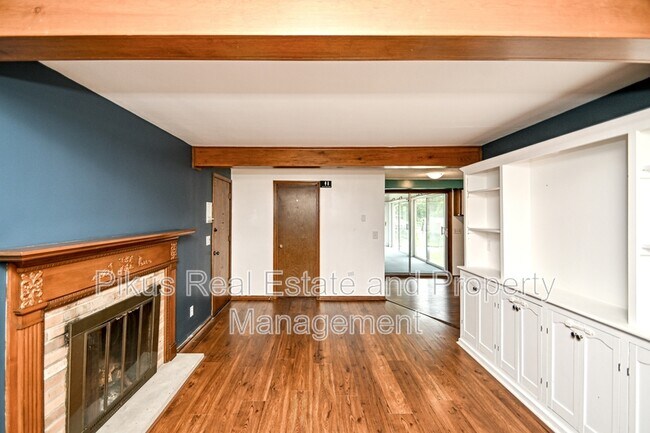 Building Photo - 1280 Linwood Ave SW