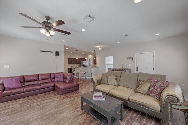 Building Photo - 1122 Detroit St