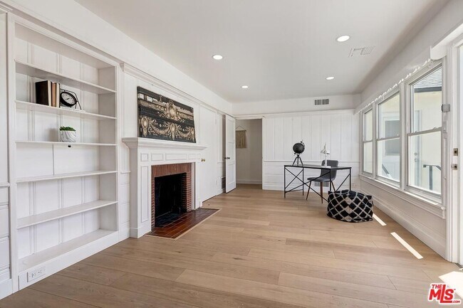 Building Photo - 2201 Linnington Ave