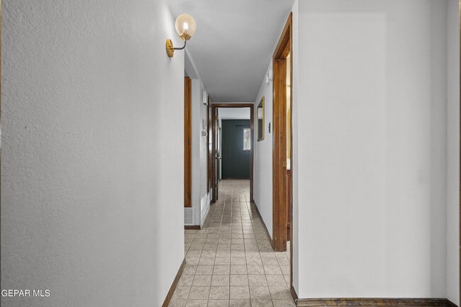 Building Photo - 5660 Longview Dr