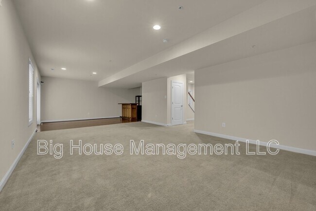 Building Photo - 3713 Chancelsors Dr