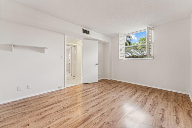 Building Photo - 250 NW 67th St