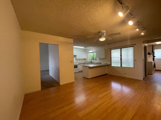 Building Photo - Desirable Newtown Home