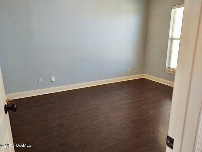 Building Photo - 127 Range Dr