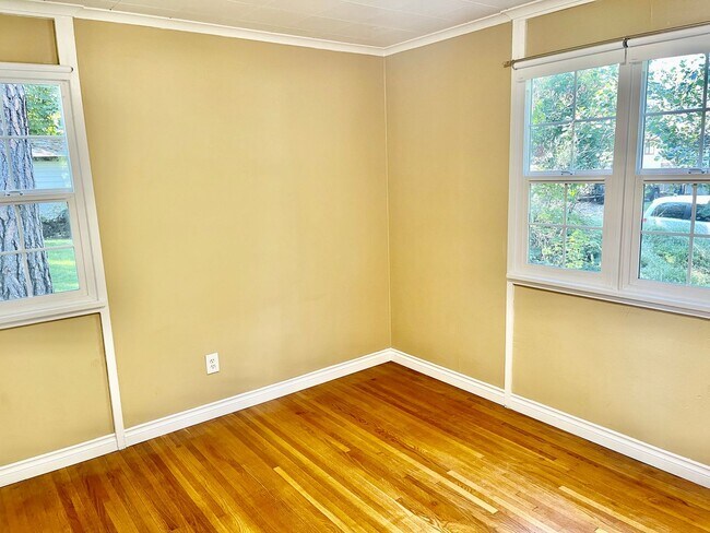 Building Photo - Charming South Hill Home