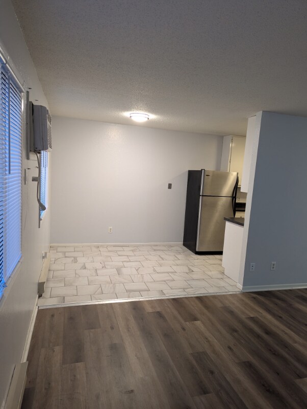 Building Photo - 300 Hopp Ave