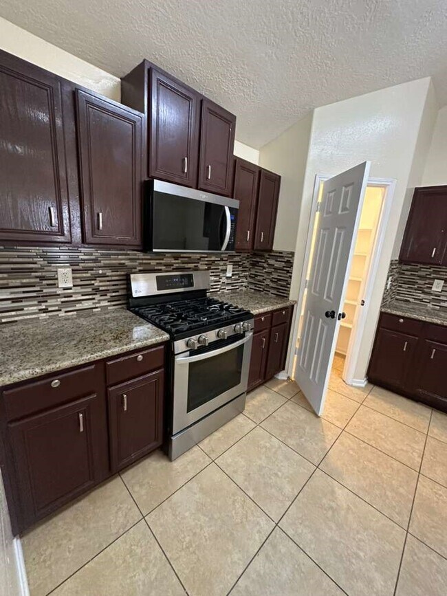 Building Photo - 5718 Straight Way