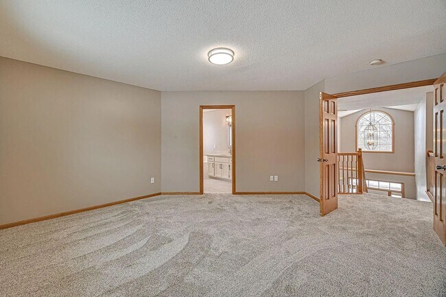 Building Photo - Spacious 4-Bed 4-Bath Home in Buffalo - Available 7/1!