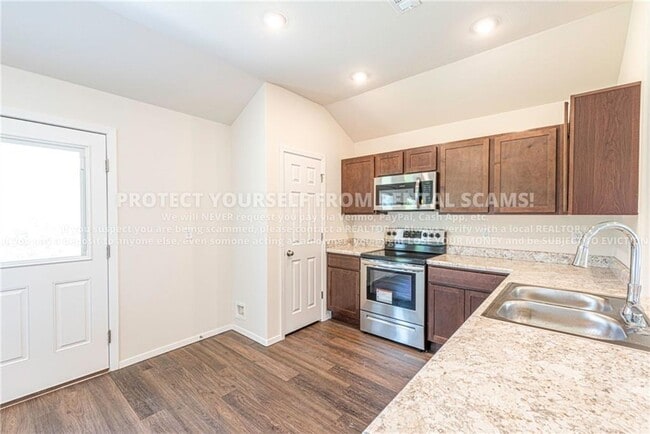 Building Photo - 968 S Brambling Ln