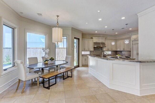 Building Photo - 3749 Olympia Dr