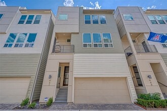 Building Photo - 951 W 17th St