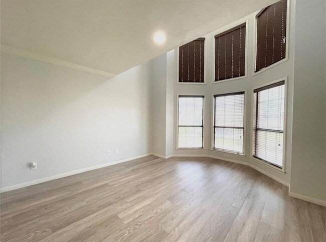 Building Photo - 18226 Vinland Dr