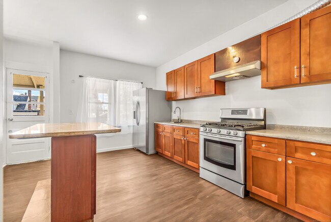 Building Photo - 236 Wood St