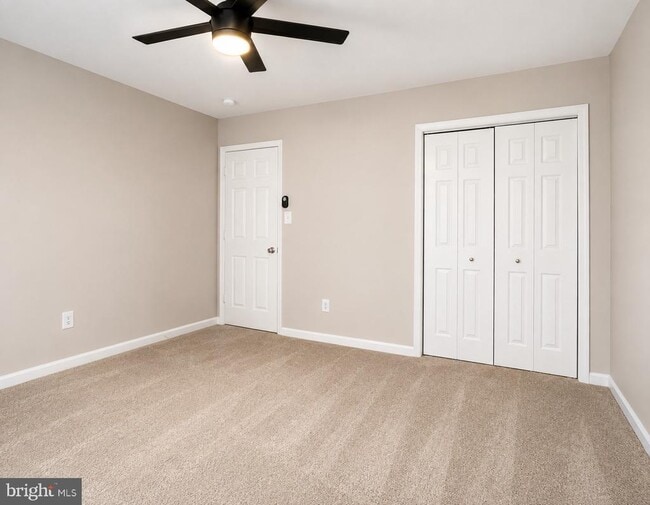 Building Photo - 15 English Oak Cir