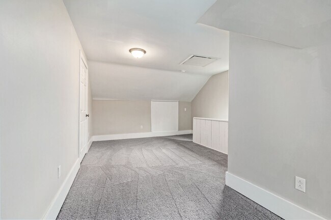 Building Photo - Beautiful Fully Renovated 4 Bedroom Home In The West End.  Available July!