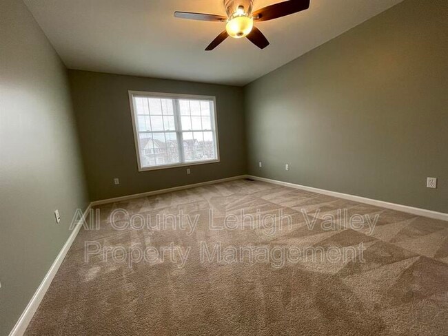 Building Photo - 1355 Mohr Cir