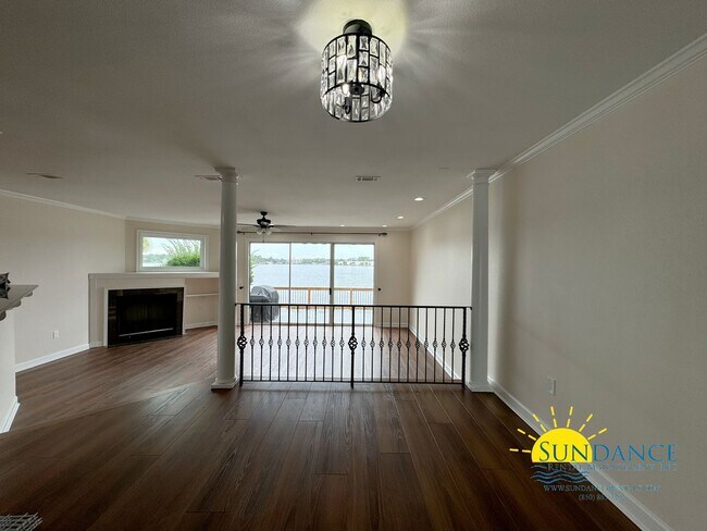 Building Photo - Waterfront Luxury Living on Cinco Bayou!