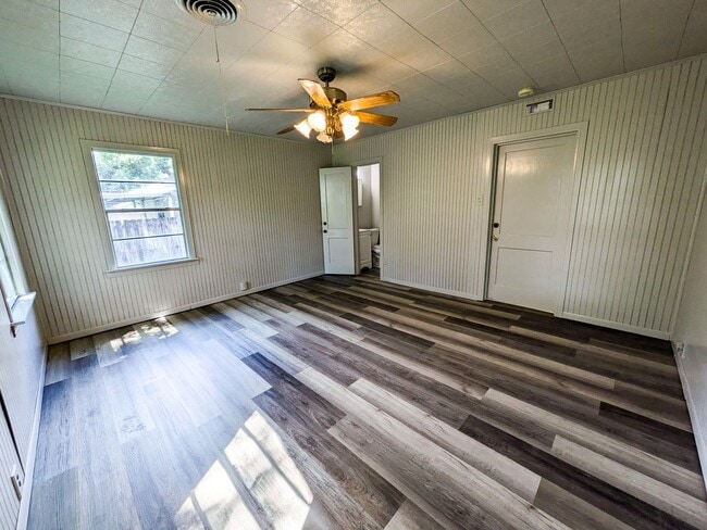 Building Photo - 203 Camellia Ave