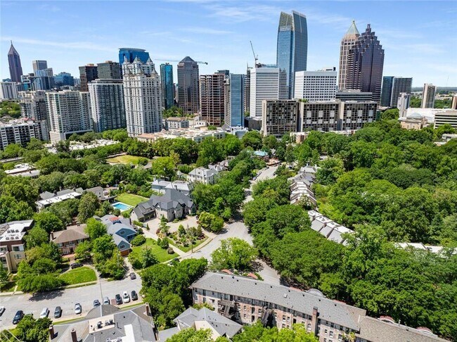 Building Photo - 124 Lafayette Dr NE