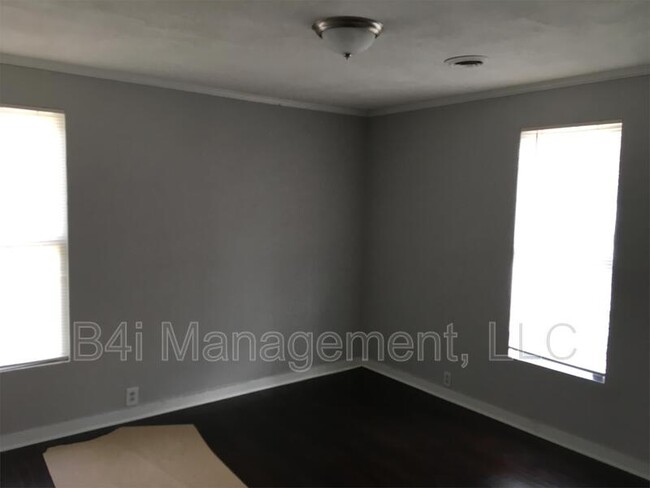 Building Photo - 421 S 15th St