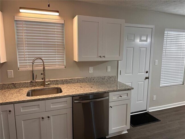 Building Photo - 425 Orchard Dr