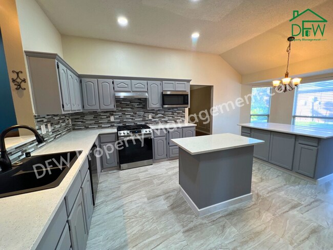 Building Photo - 2502 Chapel Hill Dr